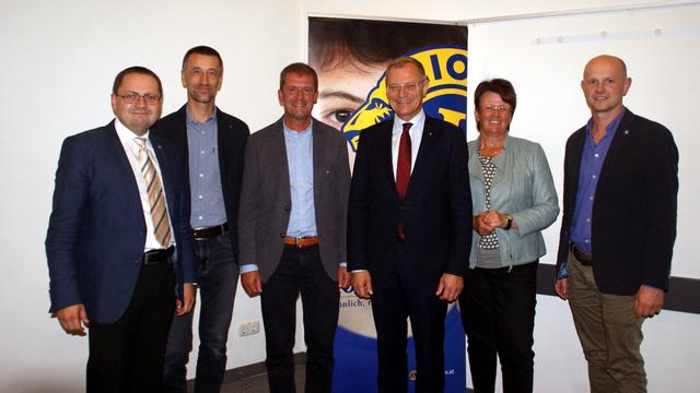 Johannes Bachmair, Thomas Huber, Engelbert Bergmair-Russmann, Thomas Stelzer, Renate Baumschlager, Alexander Gundendorfer (v.li.).