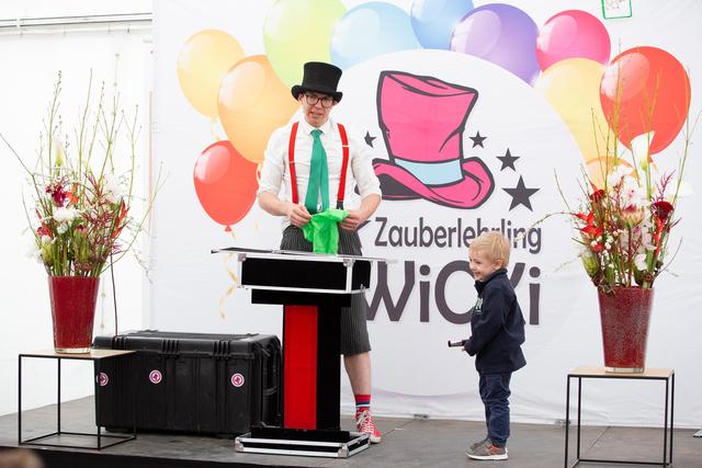 Wer ein echter Zauberlehrling sein will, kommt zum Jubiläumsfest bei Wienerberger in St. Martin/Gleinstätten am 21. September. Bei der Zaubershow für Kinder mit Zauberlehrling "Zwicki" bleibt kein Auge trocken.
Keine Zauberei dafür gestandene Bauwirtschaft am Puls der Zeit zeigt das Werk beim Tag der offenen Tür mit Führungen ab 10.30 Uhr.