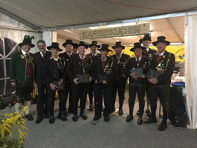 Das Jubiläum in Lechaschau wurde dafür genützt, verdienten Schützen ein Dankeschön auszusprechen.