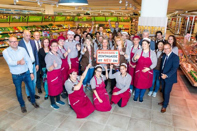 Auch die 36 Mitarbeiter freuen sich über die modernisierte Filiale in der Zentagasse 11-13. | Foto: SPAR/Brunnbauer