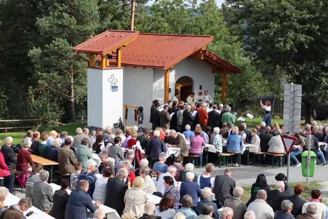 Hunderte Besucher nahmen an der Kapellenweihe teil.