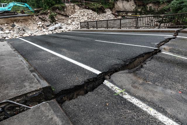 Extreme Starkregenereignisse haben im Juli 2019 Straßen zerstört, eine Brücke wurde durch den reißenden Rußbach (in der Gemeinde Rußbach im Tennegau) mitgerissen.