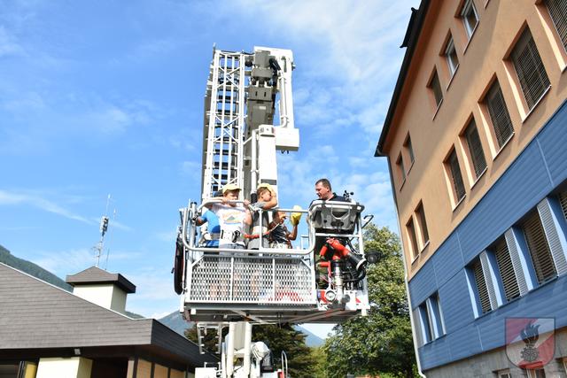 Die mutigsten Kinder durften in luftige Höhen mit der Feuerwehr | Foto: Edlinger