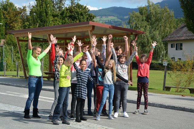 Die Schüler der 2a Klasse der Mittelschule Pöllau freuen sich bereits jetzt auf das neue Schulgebäude.