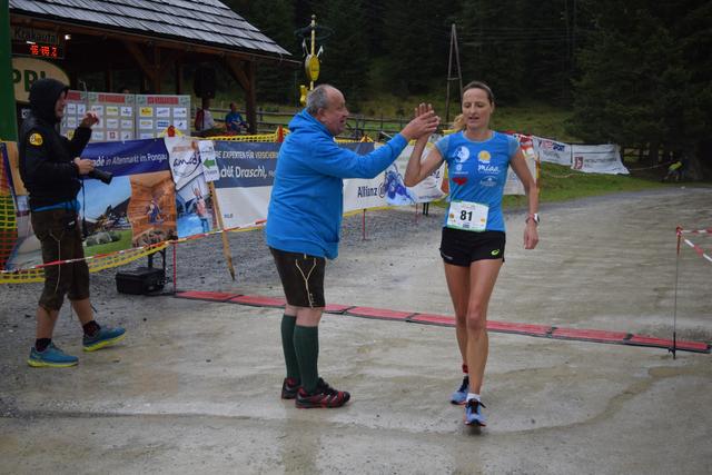 Bernadette Schuster, die schnellste Dame des Tages über 11,4 km, bei ihrem Zieleinlauf. | Foto: Union Sportverein Krakauebene/Siebenhofer