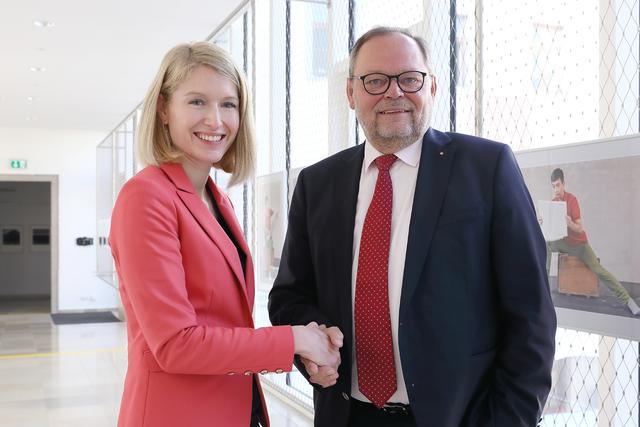 Landeshauptmann-Stv. Christine Haberlander und OÖ. Versicherung-Generaldirektor Josef Stockinger.