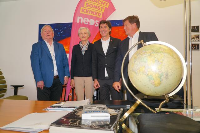 Bei der Nationalratswahl geht es nicht um die ganze Welt, aber auch wenn es um Österreichthemen geht, gibt es viel zu tun, finden Hermann Klotz, Irmgard Griss, Johannes Margreiter und Markus Moll (v.l.).