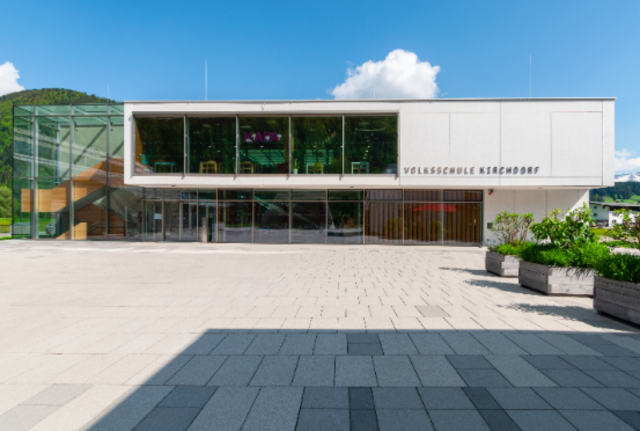 Der optisch ansprechende Neubau der Volksschule Kirchdorf ist auch dämmtechnisch auf dem optimalen Stand.