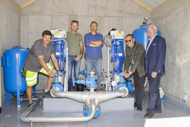 Harald Schwab (Wassermeister), Christoph Königshofer (Granit Bau GesmbH), Harald Gschwandtner (DI Kraner ZT GmbH), Bgm. Kurt Jantschitsch und Bgm. Richard Schober.
 | Foto: Gemeinde Gaweinstal