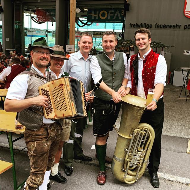 Stadtrat Michael Raml beim Feuerwehrfest der FF Pöstlingberg.