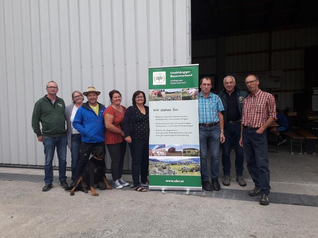 Erntewandertag des Unabhängigen Bauerverbands: Martin und Maria Sonnleitner, Josef und Christine Resch, Bettina Raab,Thomas Erber, Herbert Hochwallner und Alois Fröschl.