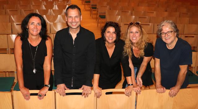 Mascha Auracher, Sebastian Fitzek, Beate Maxian, Autorin Ursula Poznanski (war im Publikum) und Jeff Maxian (v.l.).