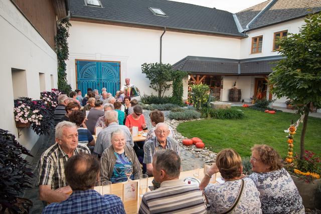 Ein Bauernhofcafé in Bodensdorf: Zahlreiche Gäste erschienen zur Veranstaltung auf Wurzers Kürbishof in Bodensdorf.