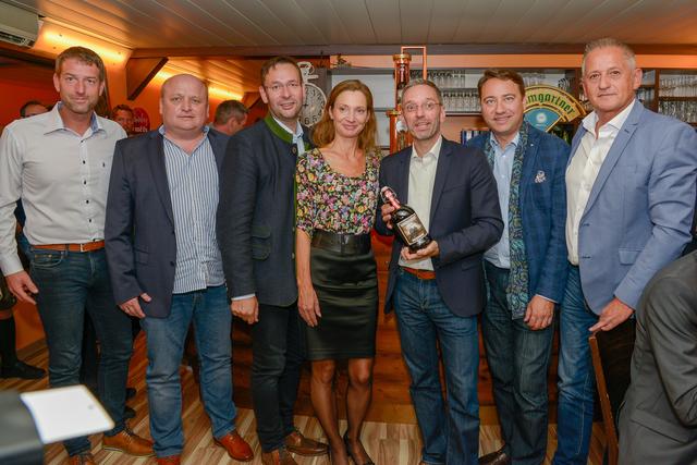 V. l.: Thomas Schererbauer, Günter Fischer, Hermann Brückl, Susanne Fürst, Herbert Kickl, Manfred Haimbuchner und Harald Wintersteiger.  | Foto: Zema