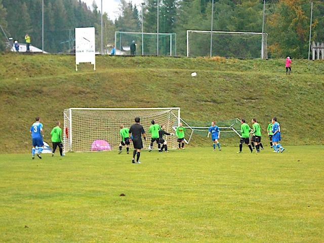 Unter anderem wird der Fußballplatz in Hochfilzen saniert.
