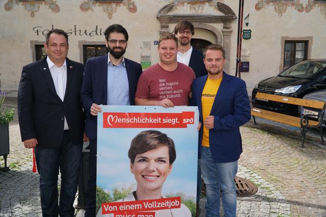 Stefan Zaggl, Süleyman Kilic, Philipp Pflaume, Lukas Matt und Bernhard Höfler (v.l.) erläuterten die Anliegen der SPÖ. | Foto: Reichel