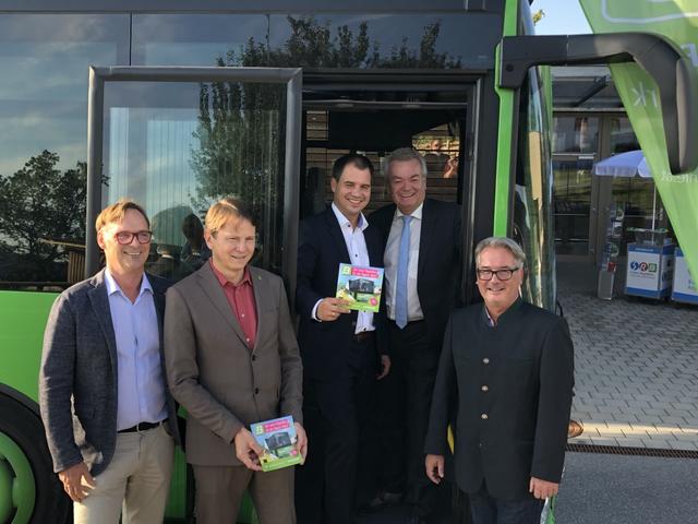 Setzen auf den Ausbau des öffentlichen Verkehrs: Weiz-Bgm. Erwin Eggenreich, Bernhard Breid (A16), LH-Stv. Michael Schickhofer, LR Anton Lang und Peter Gspaltl (Geschäftsführer Verkehrsverbund) (v.l.). | Foto: WOCHE (8)