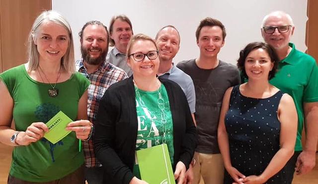 Iris Kahn, Grüne-Spitzenkandidatin des Wahlkreises Unterland (3. v. l.) und Andreas Schramböck (Platz zwei, 2. v. l.)