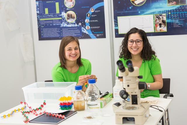 Yasemin Gedik und Schatz Hannah von der HLUW Yspertal, Privatschule des Zisterzienserstiftes Zwettl, leisteten hervorragende Arbeit bei ihrem Projekt | Foto: VOGUS