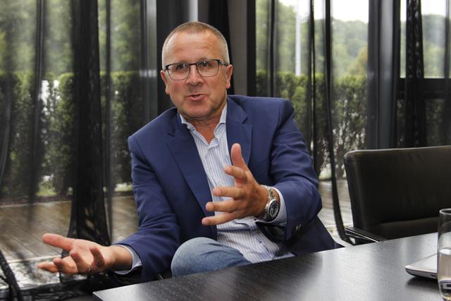 Robert Machtlinger begann selbst als Lehrling und ist seit 2014 CEO des Flugzeugteilbauers FACC.