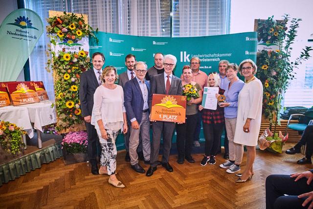 Landwirtschaftskammer NÖ-Präsident Johannes Schmuckenschlager, Wirtschaftskammer NÖ-Präsidentin Sonja Zwazl, Obmann der NÖ Gärtner Johannes Käfer, Stadtgartendirektor Gerhard Weber, Johann Posch, Gemeinderat Ernst Schebesta, Stefanie Ulovec, Stefan Ferschich, Alice Pfeiffer, Wilhelm Karner, Maria Frühwirth, Landeshauptfrau Johanna Mikl-Leitner