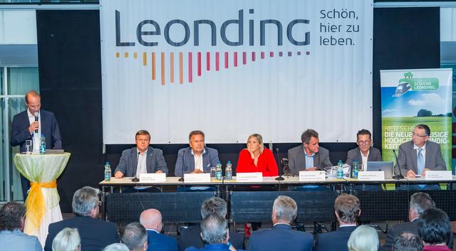 sondern auch Ansfelden, Hrsching, Oftering, Pasching und Pucking. Die Blaulichtorganisationen der sechs Gemeinden treffen sich jhrlich Groes Kommandantentreffen in Ansfelden - Linz-Land