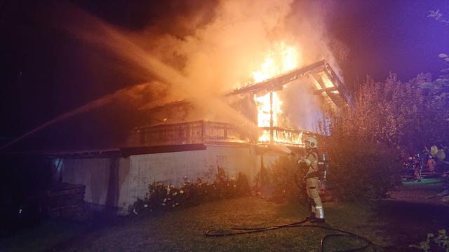 Das unbewohnte Ferienhaus stand in Vollbrand.