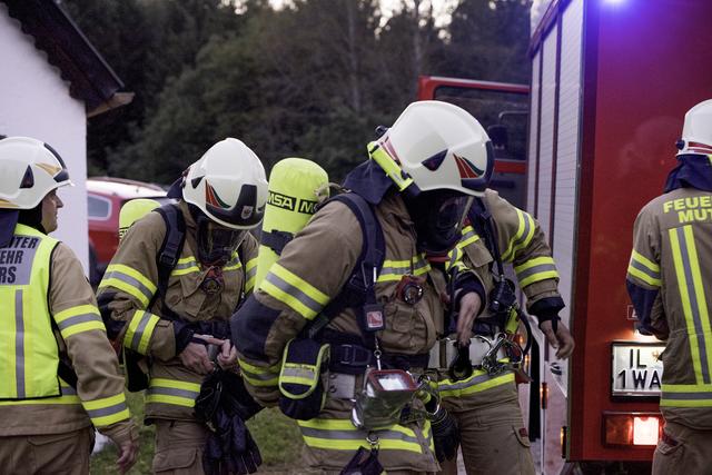 Die Feuerwehren standen bei der Abschnittsübung in Mutters vor einigen Herausforderungen.