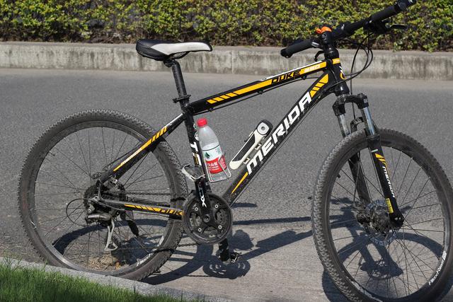 (Symbolbild!) Zwei Mountainbikes der Marke "Merida" wurden gestohlen. Zudem wurde eine Vespa entwendet.