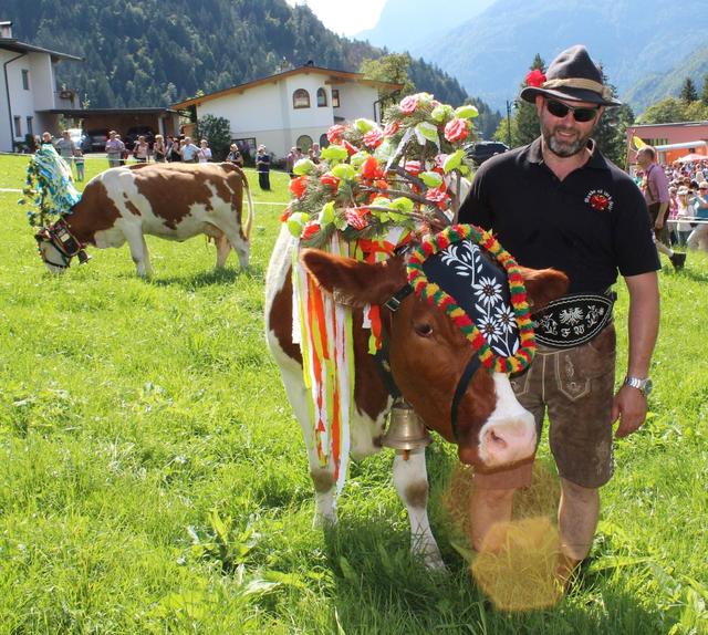 Hackerbauer Florian Wurzenrainer ist glücklich im Tal.