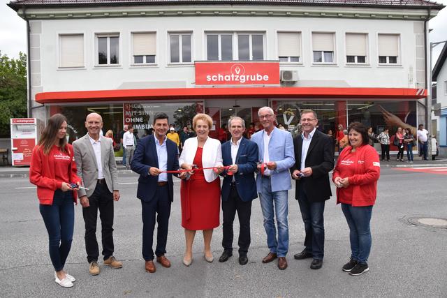 Offizieller Eröffnungsakt: Das rote Band wurde durchschnitten.