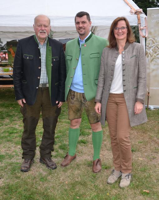 Bezirksjägermeister Ernst Strasser, Bürgermeister Rainer Hirschmann, Regina Thür
