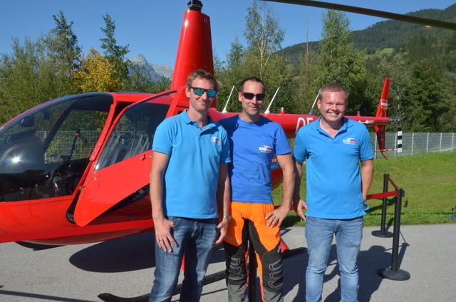 Fluglehrer Dominik Koch (Flugschule Salzburg), Christian Spaett (Spezialholz stehend-Baumabtragung) und Fluglehrer Michael Sams (Flugschule Salzburg) (v.li.). 
