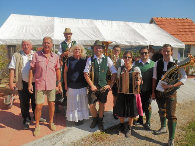 Alois und Brigitta Bierbauer konnten zahlreiche Gäste zum 40 Jahr Jubiläum in Frösau begrüssen