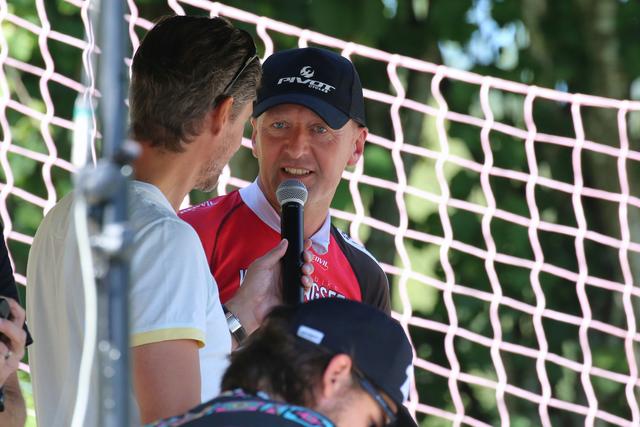 Christian Sams (Mitorganisator Salzburger Junior Bike Cup) beim Interview .