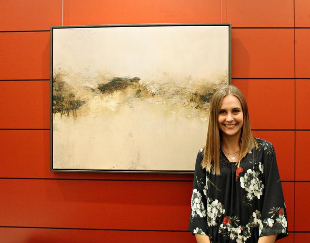 Lorena Röck stellt derzeit in der AK Imst aus. Unter dem Titel "allerArt" zeigt die Künstlerin aus Roppen ihre Arbeiten.