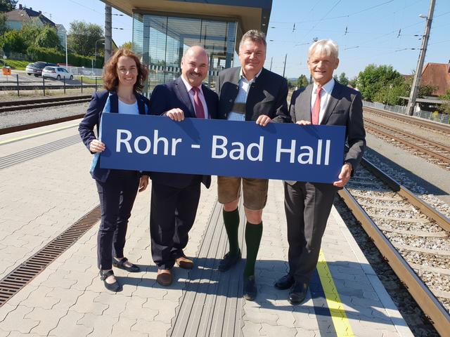 Landtagsabgeordnete Regina Aspalter, Bürgermeister Rohr Ulrich Flotzinger, Landesrat Steinkellner und ÖBB-Vorstandsdirektor DI Franz Bauer(v. li.).