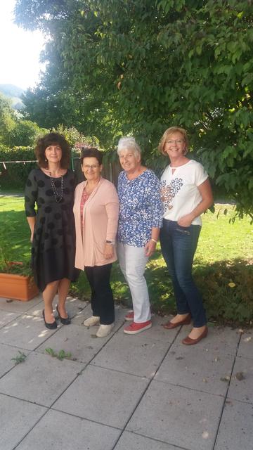 Das Team, das gemeinsam mit Monika Brottrager-Jury den demenzsensiblen Gottesdienst am Sonntag, 22. September, vorbereitet: Brigitte Winkler, Herta Augustin, Christa Sauer und Maria Andic (v.l.). Ihre Erfahrungen, Herausforderungen, aber auch ihre Lichtblicke im Umgang mit demenzkranken Menschen bildeten die Grundlage für die Gottesdienstvorbereitungen.