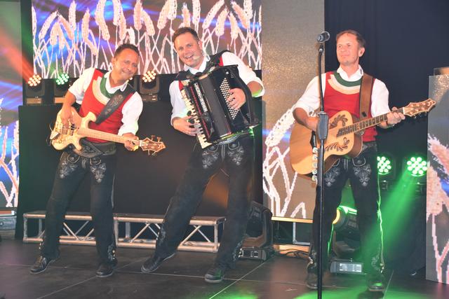 Die Jungen Zillertaler brachten pure Oktoberfest-Stimmung nach Unterkohlstätten.