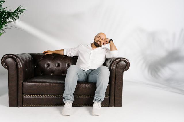 Ali Mahlodji besuchte eine Höhere Technische Lehranstalt (HTL), die er ein Jahr vor der Matura abbrach.