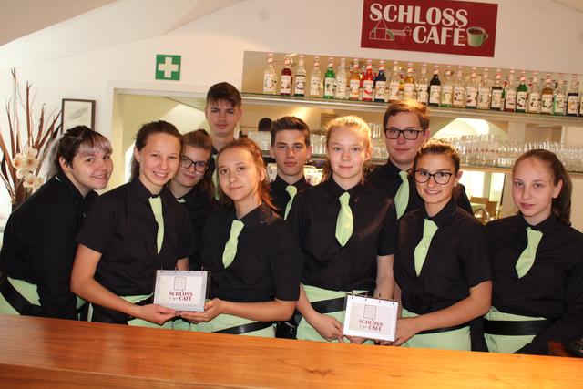 Kreyl Laura, Steinkellner Ursula, Hiess Magdalena, Lukas Marc, Szabo Alexandra, Ferstl Benjamin, Schmalzbauer Michaela, Pregesbauer Sebastian, Schatzko Melanie, Piewald Elisabeth (v.l.).