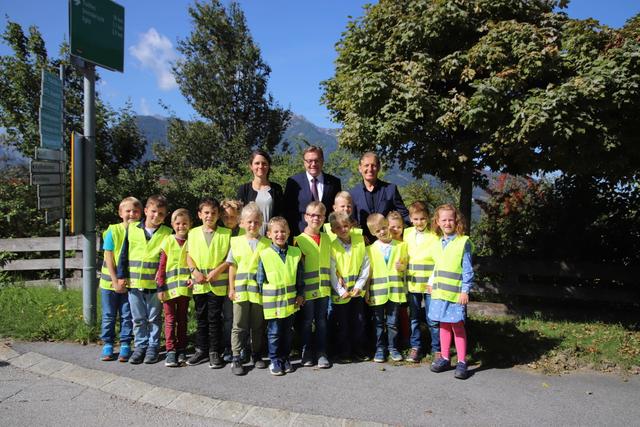 Zum Schulbeginn erhalten 8.300 Erstklässler das Sicherheitspaket des Vereins Sicheres Tirol.  | Foto: Peter Pock