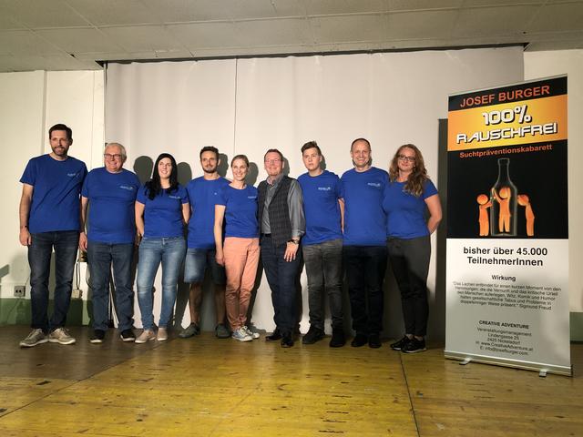 Josef Burger trat in Neudorf bei Parndorf mit seinem Suchtpräventionskabarett auf.  | Foto: Katzberger