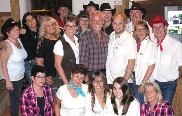 Michaela Sauprigl, Sissy Edlinger, Michaela Lehner, Ursula Kraic, Beatrix Krapfl
Christiane Karner, Beatrix Wagner, Helga Beck, Christiane Zöchling, Manuela König, Gerald Wagner, Christian Lampl, Sonja Palmetzhofer, Martin Tuschetschläger
Norbert Zimmermann, Andreas Herzog, Margret Ringlhofer, Christian Ringlhofer