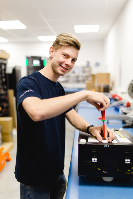 EPS bildet den Lehrberuf Elektrotechniker aus.