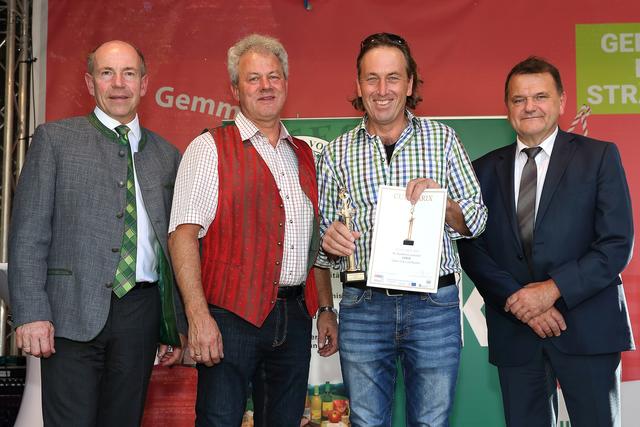 V. li. Landesrat Max Hiegelsberger, Landwirtschaftskammer-Vizepräsident Karl Grabmayr, Manfred Gaßner und Willibald Mandl, Bundesinnungsmeister der Lebensmittelgewerbe Österreich, WKÖ