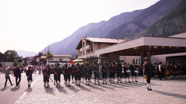 Schützenkompanie bereitet sich auf die Ehrensalve vor