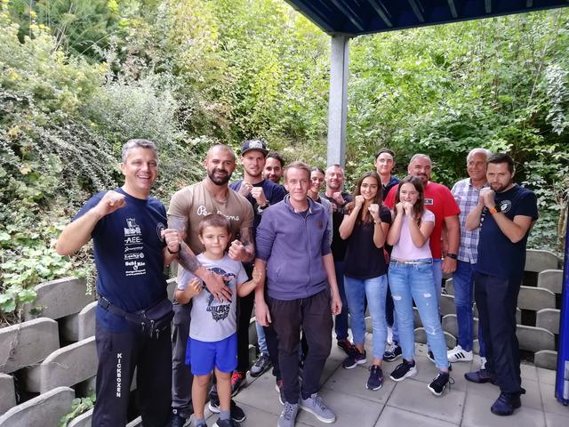Manuel Papst wurde vom Fanclub der Köflacher Kickboxer und dem Trainerduo Heiko Amreich und Daniel Steinbauer unterstützt.