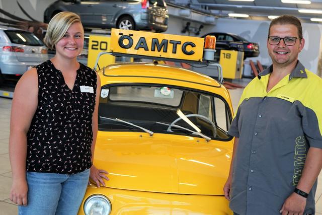 Lea Schäfer mit ihrem persönlicher Ausbildner Herbert Preinfalk. | Foto: ÖAMTC