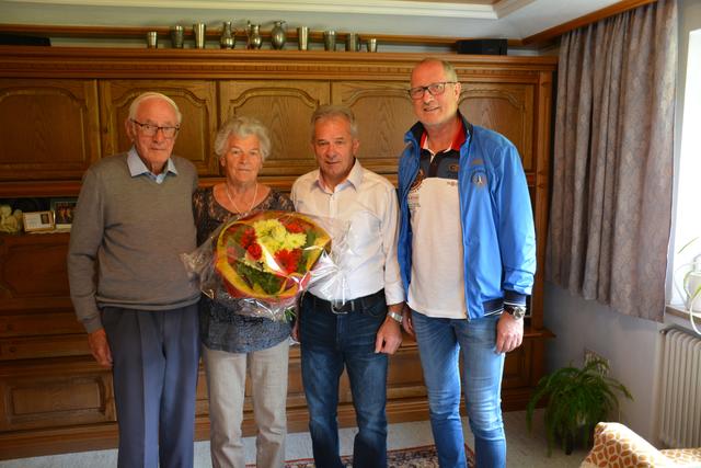 Im Bild: Jubilarin Anna Sonderegger (2. v.l.) mit Familie und Bgm. Werner Kurz